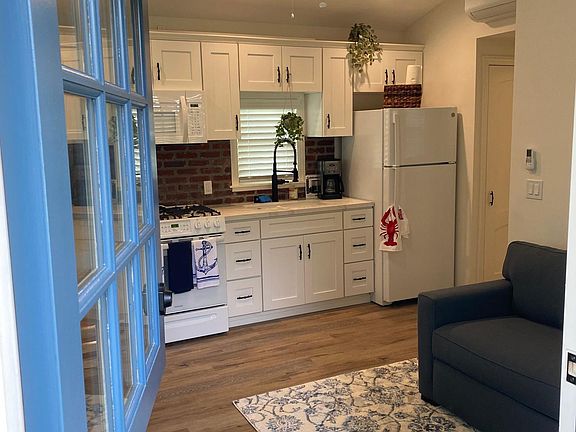4th image of 480 Agate St #B