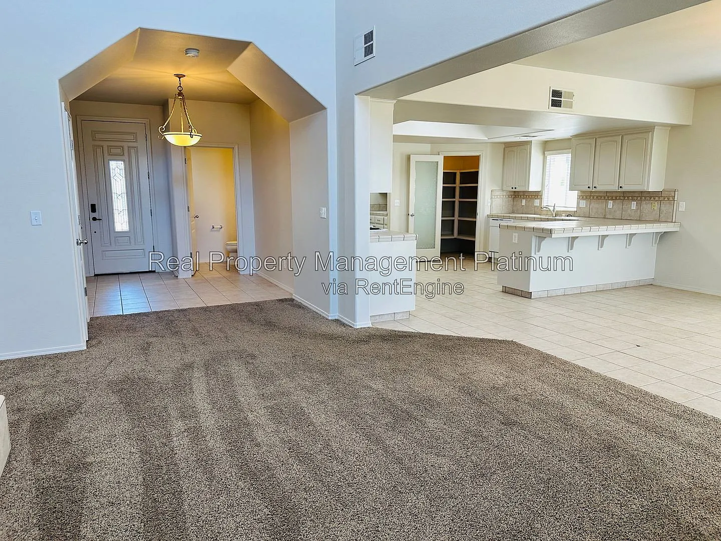 3 bed, 2.5 bath, 1988 sqft, $2,395 — Photo 2