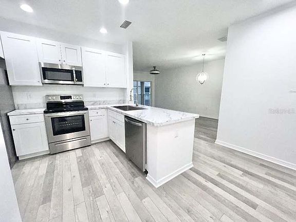 4th image of 9513 Grovedale Cir