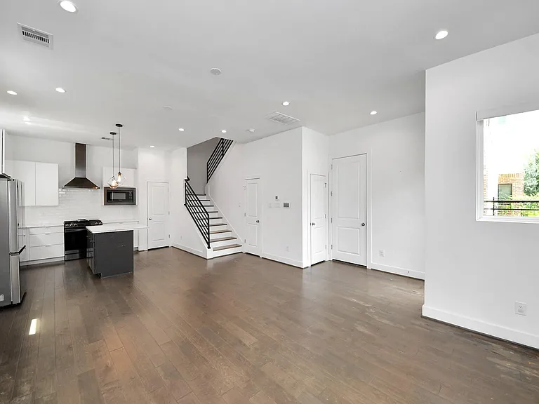 5823 Dolores St — Photo 37