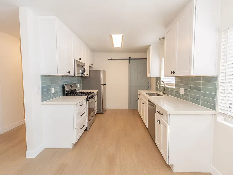 Remodeled 2 Bedroom/ 1 Bath Apartment Near Strand Beach in Oceanside! — Photo 1