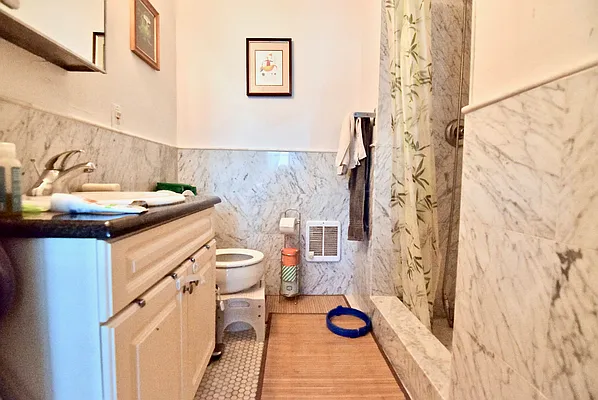 Rented by Safdie Realty Group | media 13