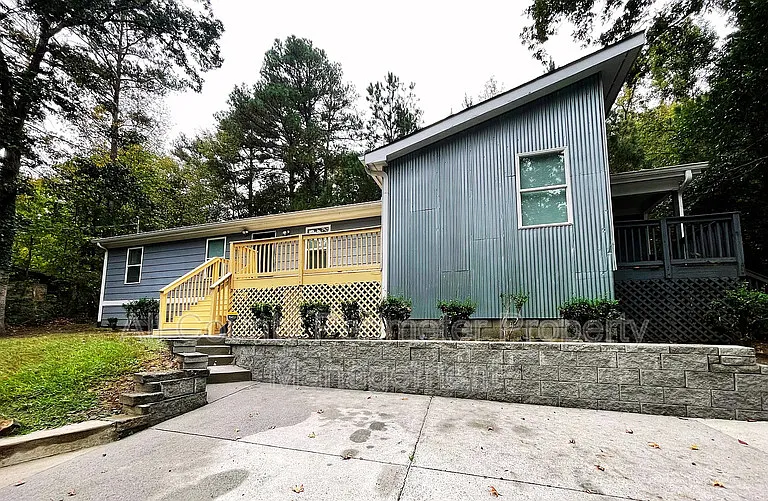 837 Forrest Cir SE — Photo 2