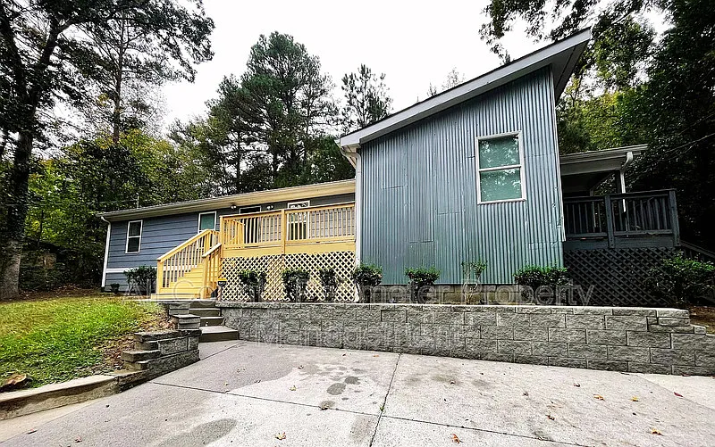 Building Photo - 837 Forrest Cir SE
