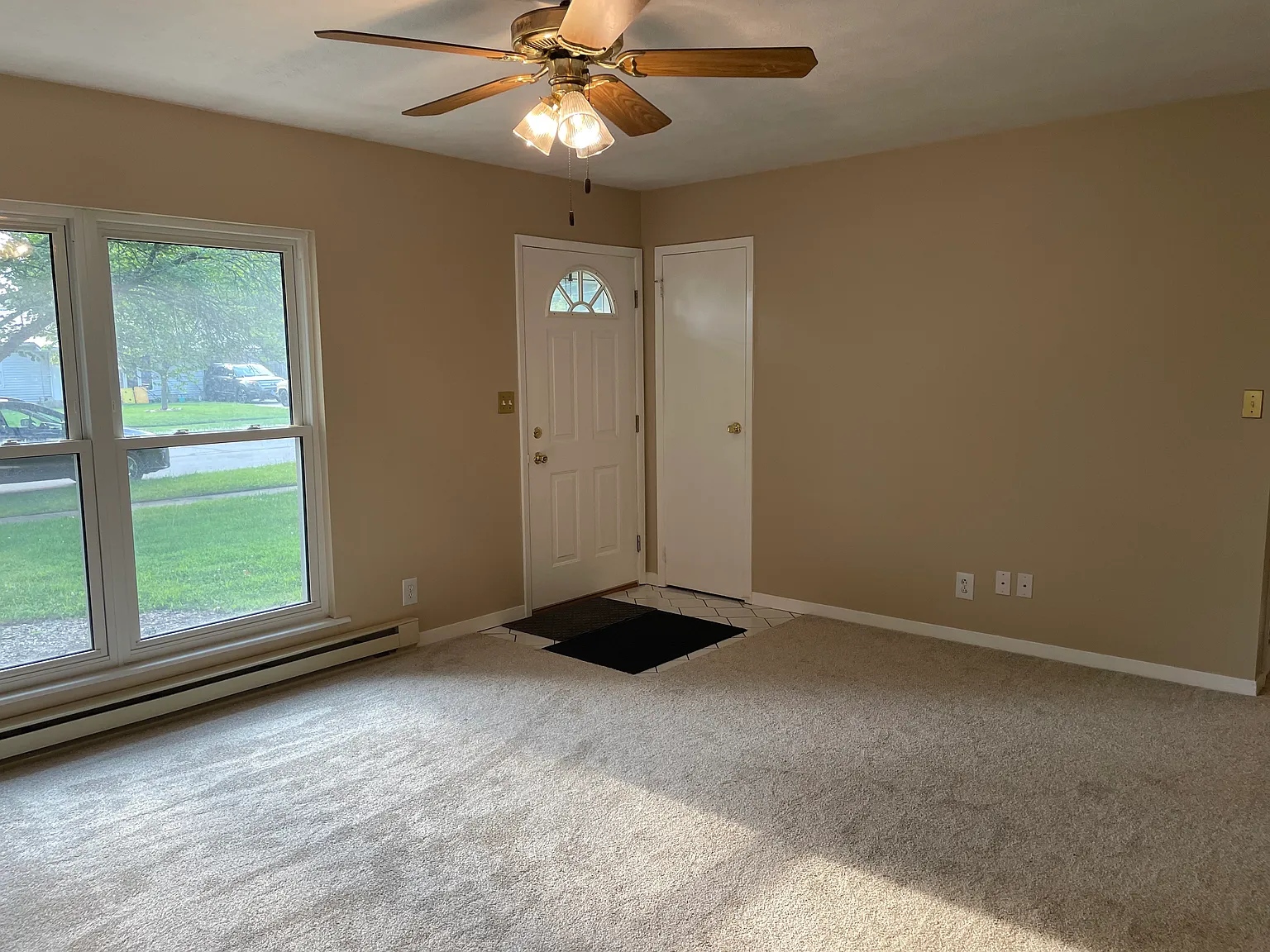 3 bed, 1.5 bath, 1064 sqft, $1,700 — Photo 2