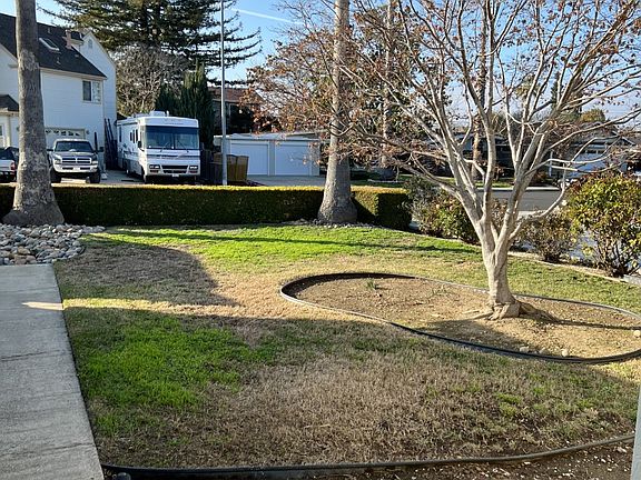 Front yard_01072022