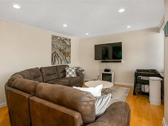 3rd image of 100 W Broadway APT 7A