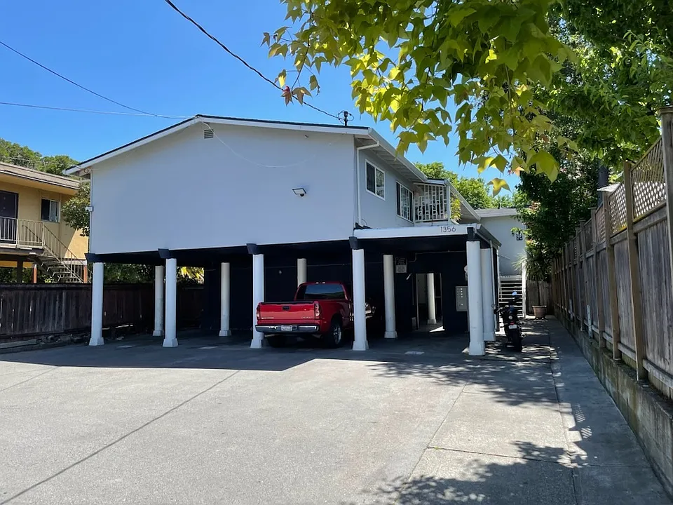 1356 Lincoln Ave