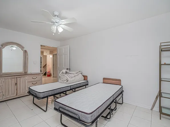 33 Manhattan Court image 25 of 32