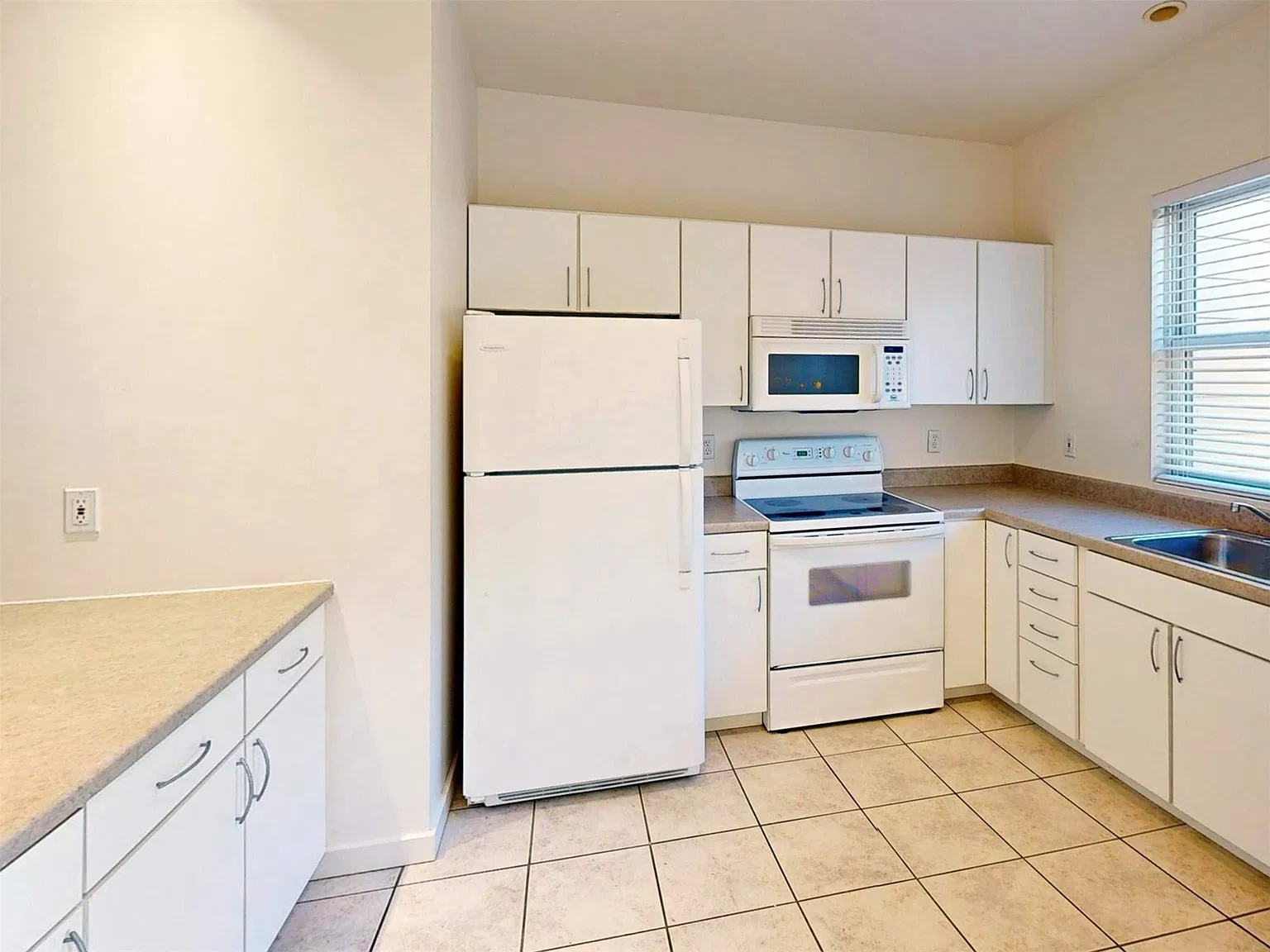 2 bed, 2.0 bath, 1126 sqft, $1,375 — Photo 3