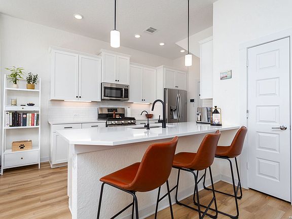 5th image of 5843 Whitby Unit 3