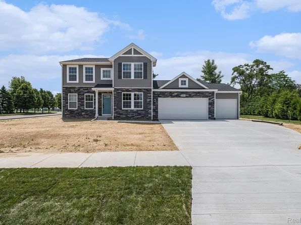 1013 Lancaster St, Lapeer, MI 48446