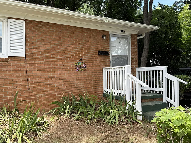 512 W Florida St #B — Photo 2