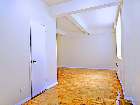 2nd image of 255 E 207th St APT 5B