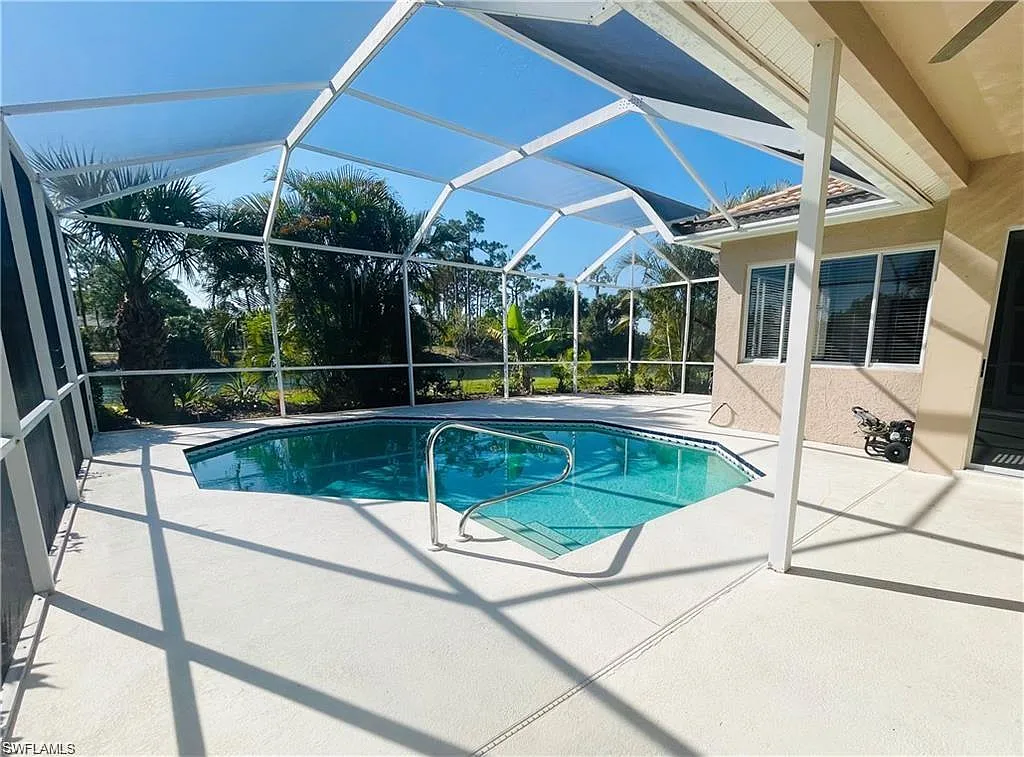 3 bed, 2.0 bath, 1740 sqft, $2,300 — Photo 2