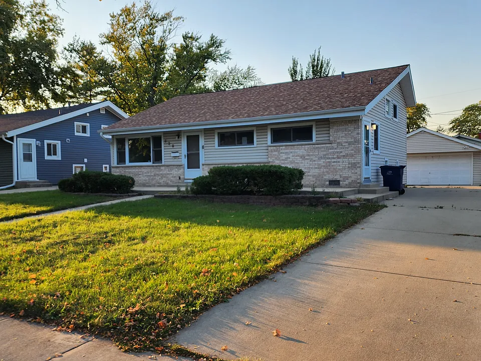 636 W Sunset Ave