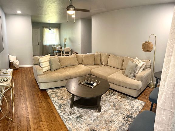4th image of 810 W Moore Ave
