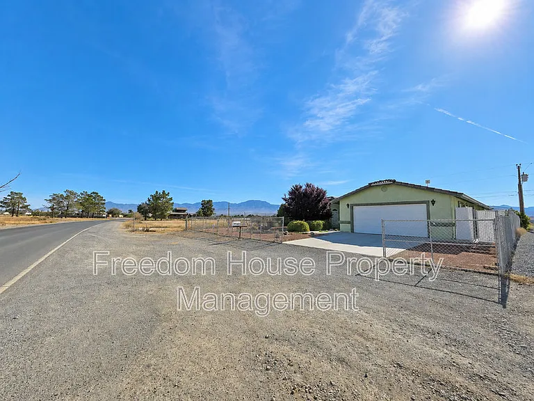 3066 Mount Charleston Dr — Photo 2
