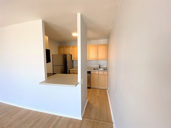 4th image of 4343 N Clarendon Ave APT 713