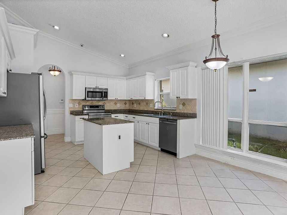 1st image of 7607 Colony Lake Dr