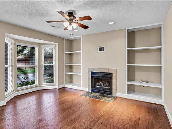 3rd image of 1016 Montgomery Ct #1