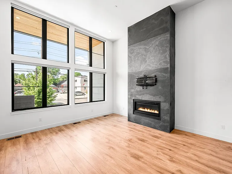 4263 E 8th Ave — Photo 9