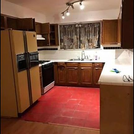 1100 sq ft  3 br  1.5 bath 