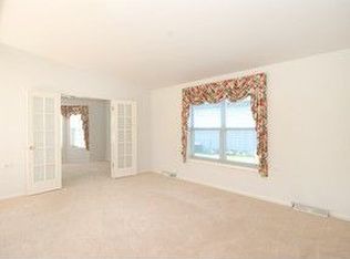 1707 Westphalian Ct, Grayslake, IL 60030