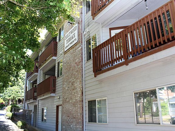 2nd image of 4604-4650 NE Hancock St #4638