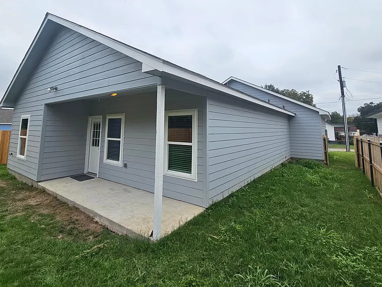511 Moore St — Photo 18
