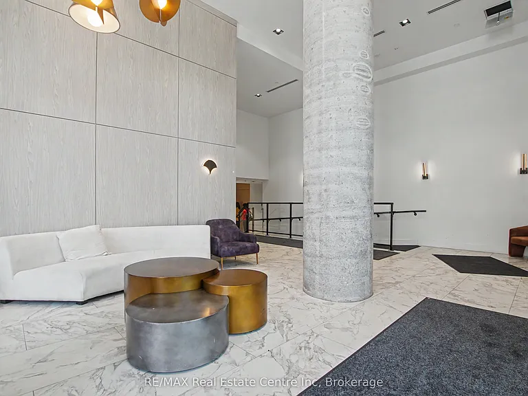 15 Wellington St S #2214 — Photo 8
