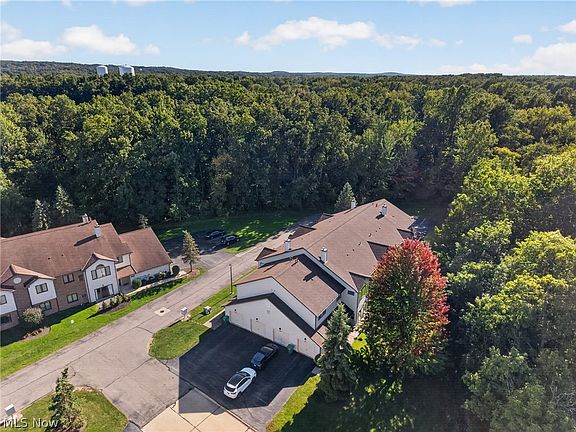 5th image of 7232 Channing Ln