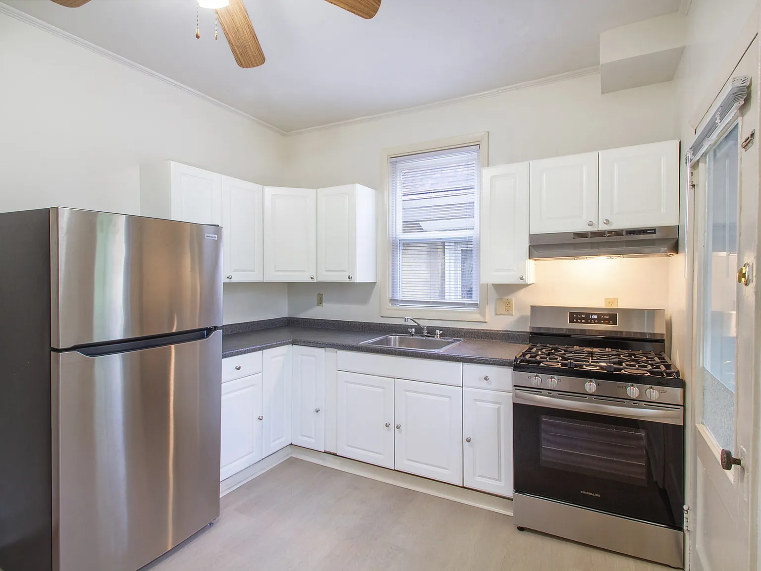 2 bed, 1143 sqft, $1,800 — Photo 3