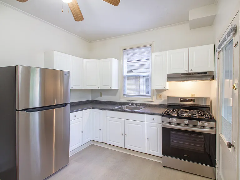 439 Franklin Ave #2 — Photo 6