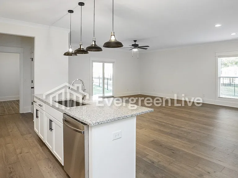 213 Greenwood Dr — Photo 7