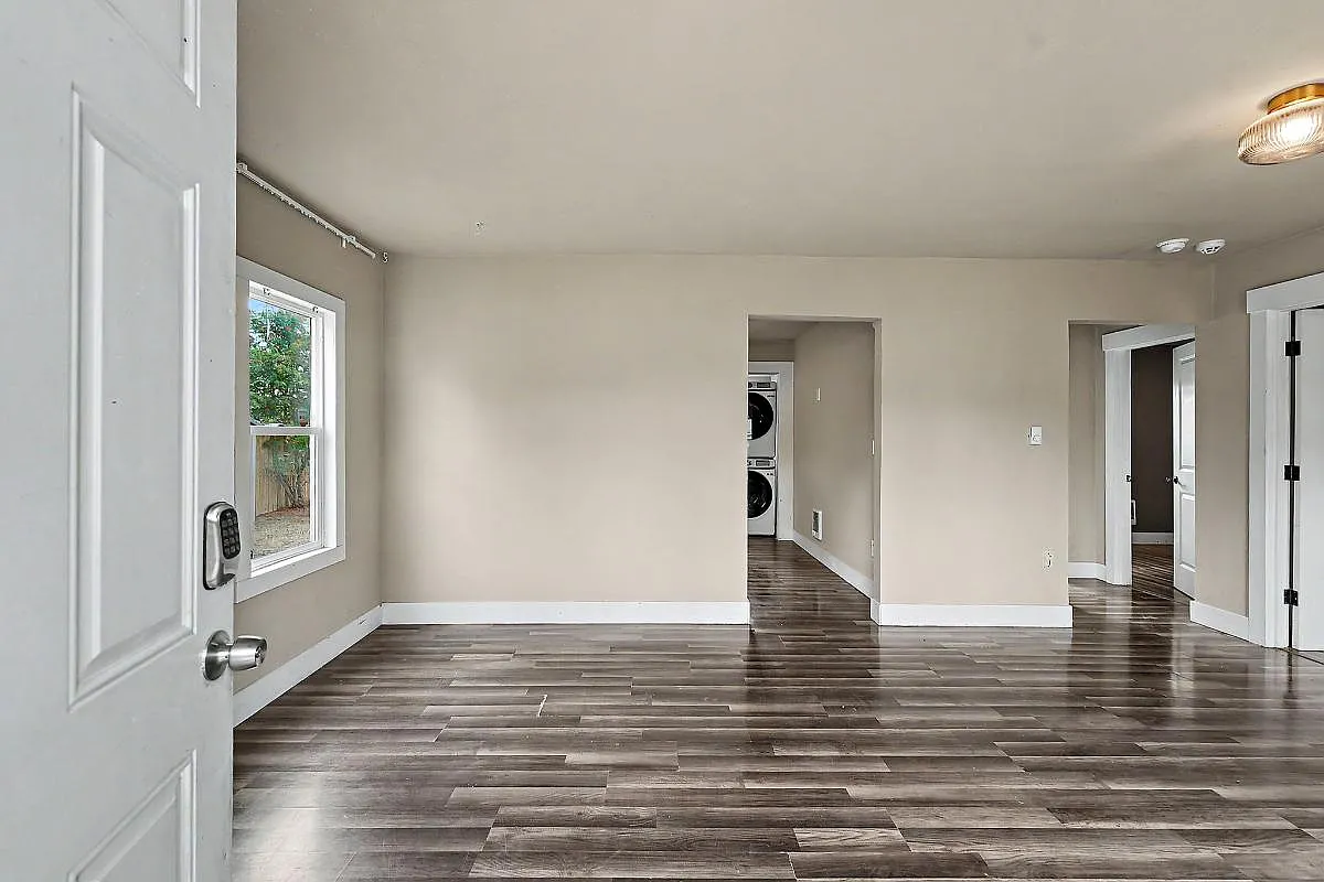 2 bed, 732 sqft, $2,275 — Photo 3