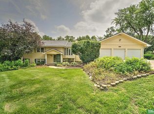 3321 S 101st St, Omaha, NE 68124