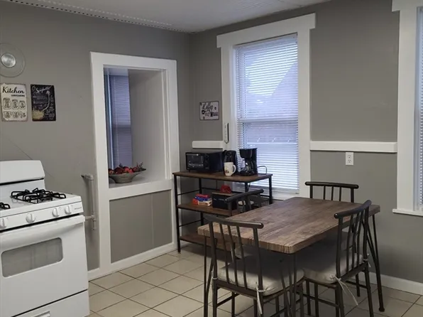 9 Reeves St APT 2, Worcester, MA 01607