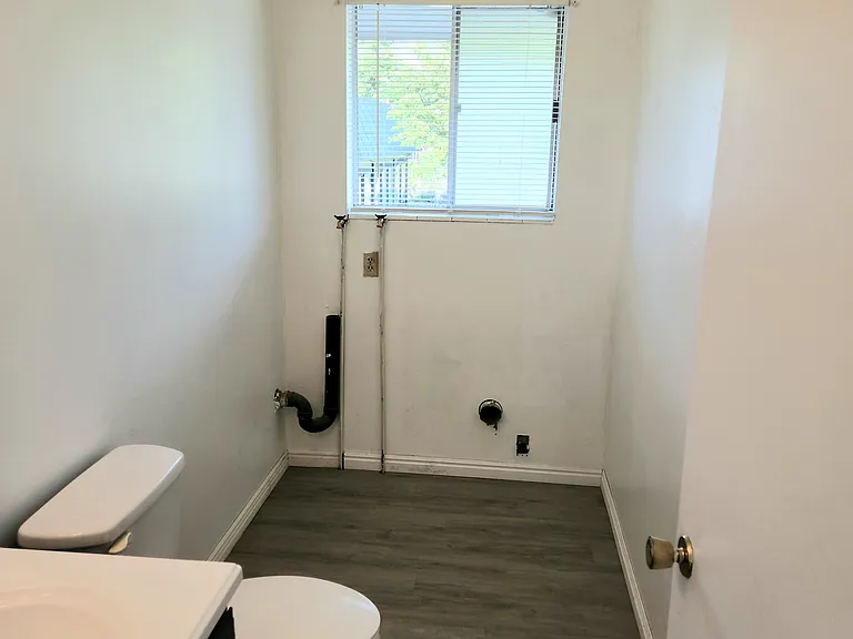 1597 E Stratford Ave — Photo 9