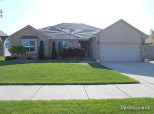 50694 Princeton Dr, Macomb, MI 48044