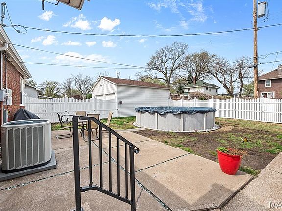 5th image of 2527 Edison Ave