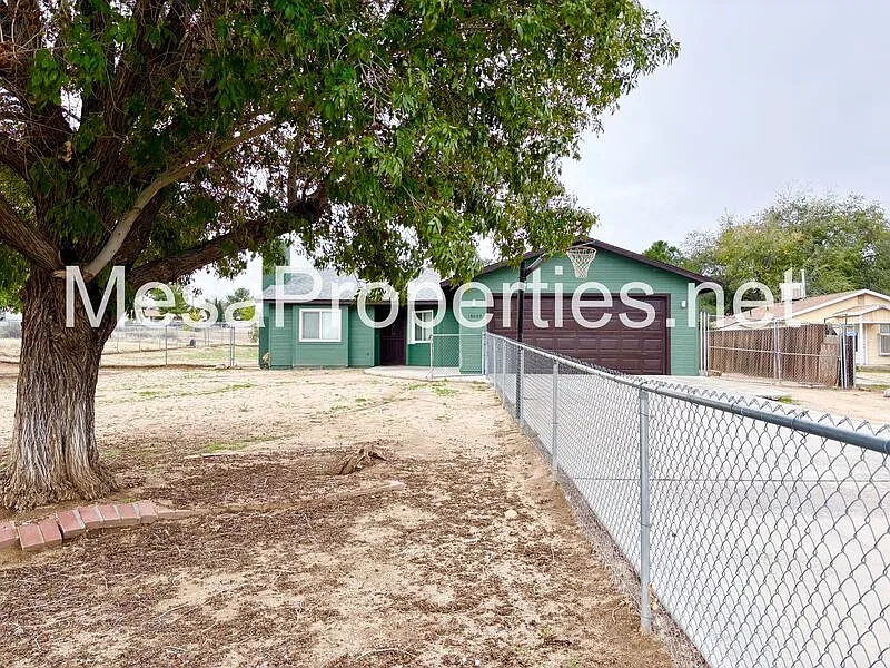 3 bed, 2.0 bath, 1460 sqft, $2,300 — Photo 4