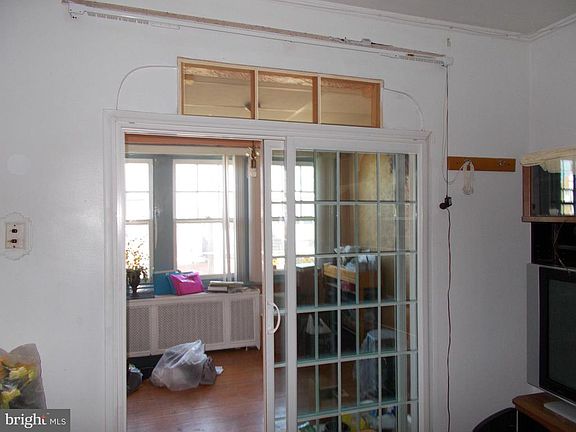 4th image of 428 E Rockland St
