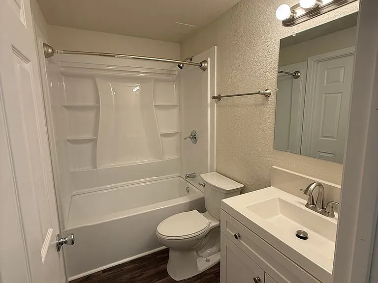 130 Stanford Dr — Photo 6