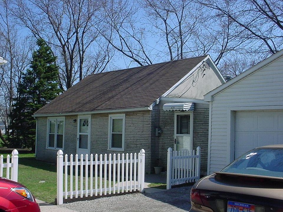 Driveway parking. Large backyard.