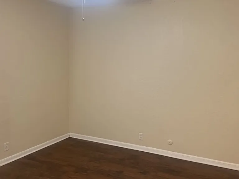 1901 Cloisters Dr #921 — Photo 16