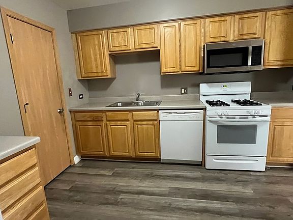 5th image of 3000 Bayside Dr Unit 201