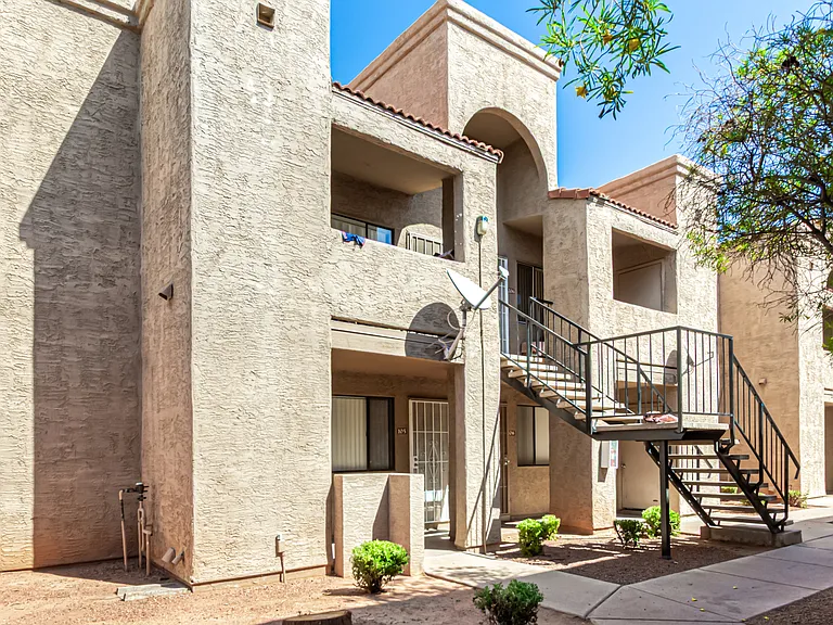 Goldcrest Apartments — Photo 5