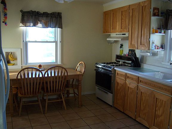 Large Eat-In Kitchen