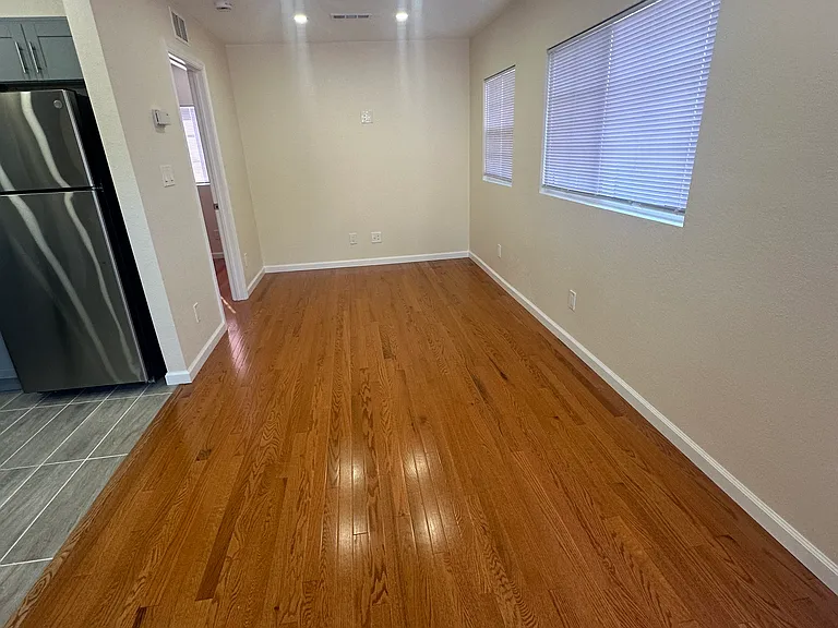 4027 Fullington St — Photo 11